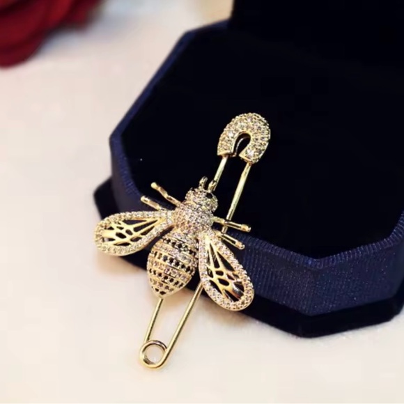 Gold Crystal Bee Brooch Pin - Picture 1 of 3